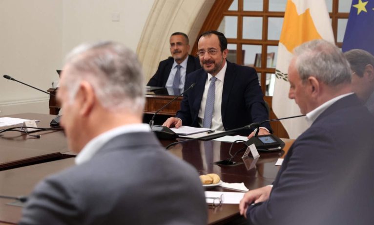 Kıbrıslı Rum yazardan Hristodulidis’e GYÖ eleştirisi: “Guterres’in söyledikleri açık”