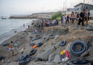 Ceuta’ya bir haftada 72 bin göçmen: Çocuklar sokakta yatıyor
