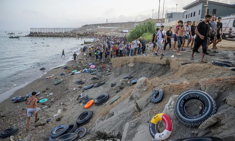 Ceuta’ya bir haftada 72 bin göçmen: Çocuklar sokakta yatıyor