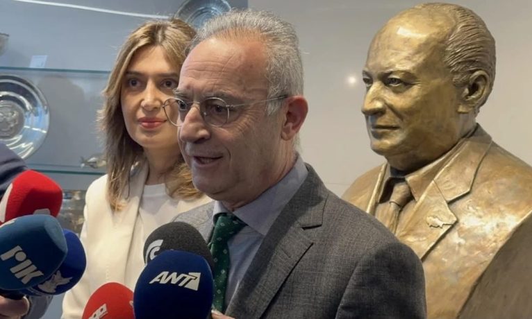 Averof Neofitu: “Geçiş noktalarını kapatmak Türkiye’nin işine yarar”