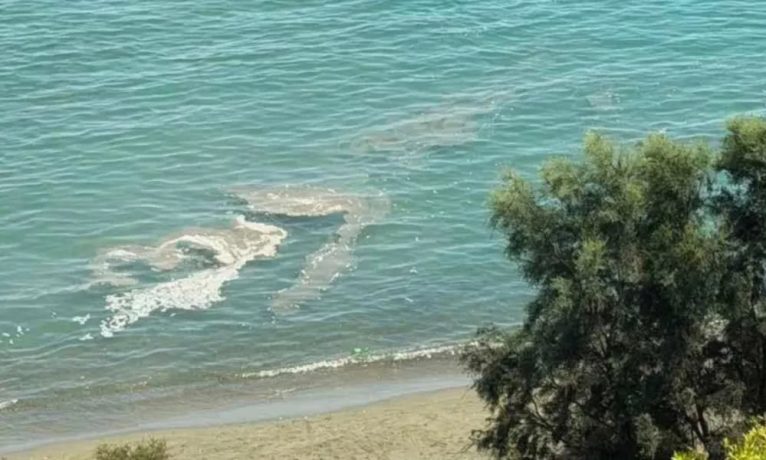 ⁠Limasol sahillerindeki kirliliğin kaynağı bulunamıyor: Arıtılmamış atık su denize boşaltıldı