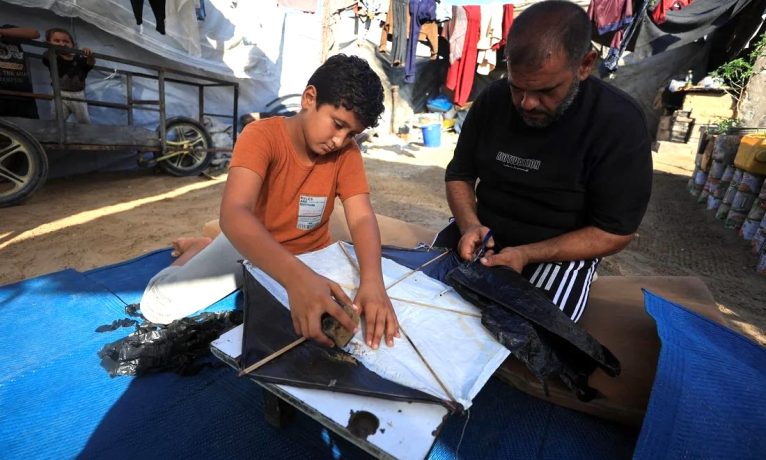 Gazze’de çocukların elinde kalan bir uçurtmaydı, şimdi ona da korku düştü