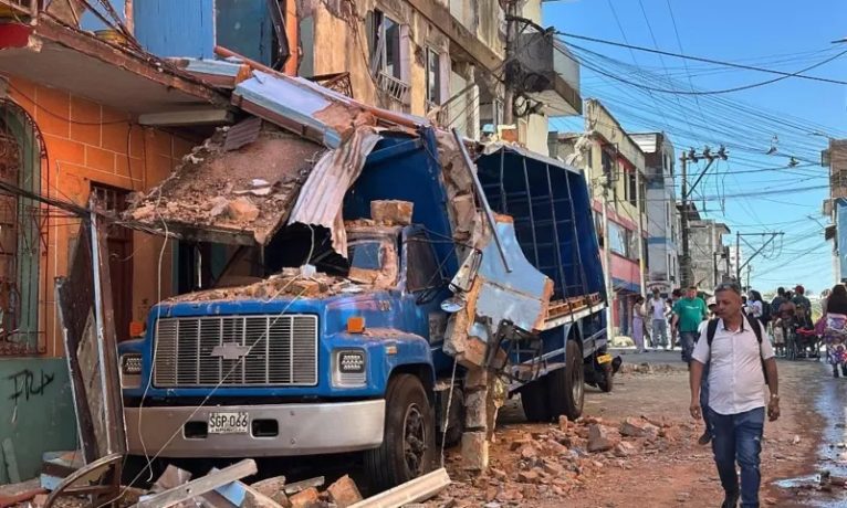 Kolombiya’da 7,4 büyüklüğünde deprem: En az 132 kişi hayatını kaybetti