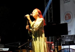 Ozanköy Pekmez Festivali’nin ilk günü Leman Sam konseriyle tamamlandı