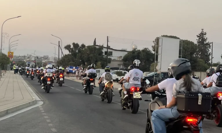 Kıbrıslı Rum motosikletliler Metehan’a geldi: Geçişler tedbir amacıyla durduruldu