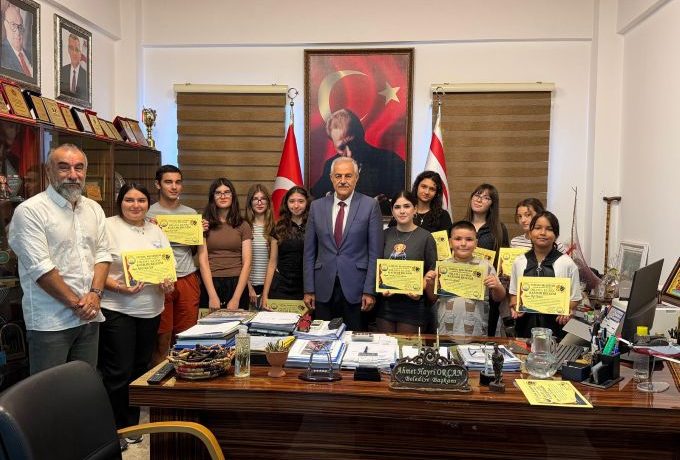 Tatlısu’da drama kursunu tamamlayanlara belgeleri verildi