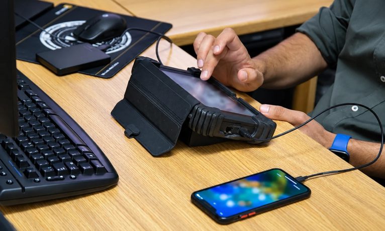 Cep telefonu ticaretinde 15,7 milyon euroluk KDV soruşturması: 5 şirkete arama