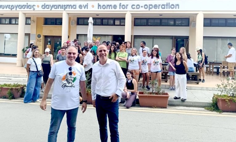 Lefkoşa’nın iki yanında ortak temizlik: Harmancı ve Prountzos aynı etkinlikte