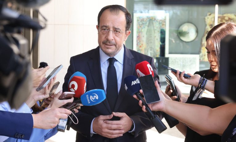 Hristodulidis: “Kıbrıs sorunu çıkmazda değil”