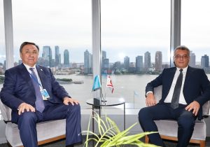 Erhürman, TDT Genel Sekreteri Kubanıçbek Ömüraliyev ile görüştü