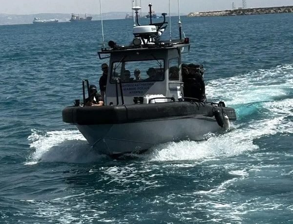 Limasol açıklarında tekne alabora oldu: 21 kişi kurtarıldı
