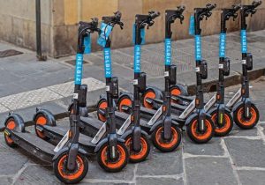 Güneyde elektrikli scooter kullanan çocuklara 1.500, ebeveynlere 5 bin euroya kadar ceza gündemde
