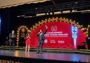 Kıbrıslı Türk tiyatro sanatçısı İzel Seylani’den gururlandıran başarı