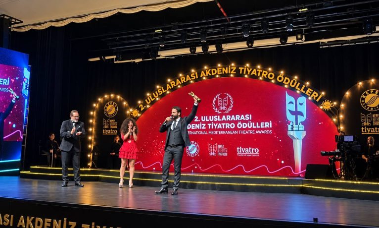 Kıbrıslı Türk tiyatro sanatçısı İzel Seylani’den gururlandıran başarı