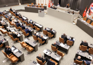 Karma oy ikinci kez Meclis’ten geçti: 28 kabul, 10 ret