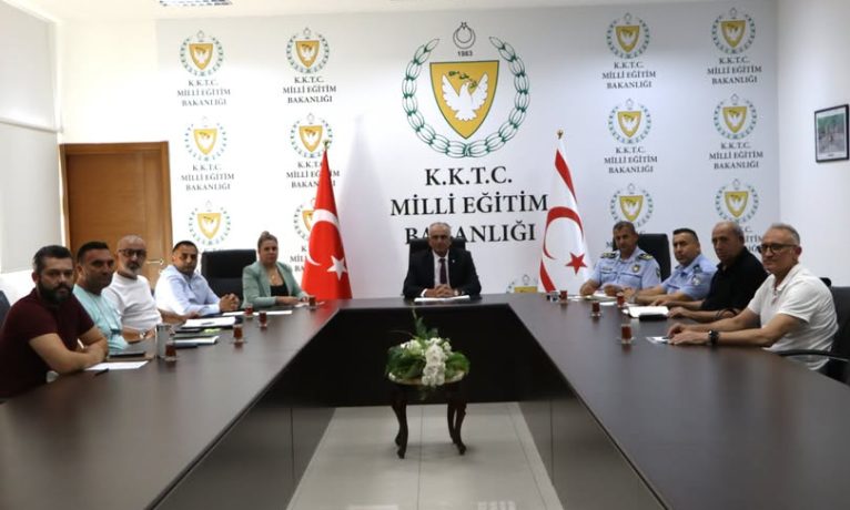 Öğrenci taşımacılığında güvenlik masaya yatırıldı: Eksik belgeli araçlara izin verilmeyecek
