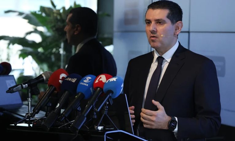 Suudi Arabistan’da anlaşma imzalayan Enerji Bakanı, Katar üzerinden Kıbrıs’a dönüyor