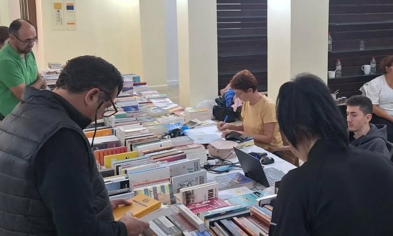 Mağusa Kitap ve Üretim Festivali açıldı: Bandabuliya’da üreticiden halka satış