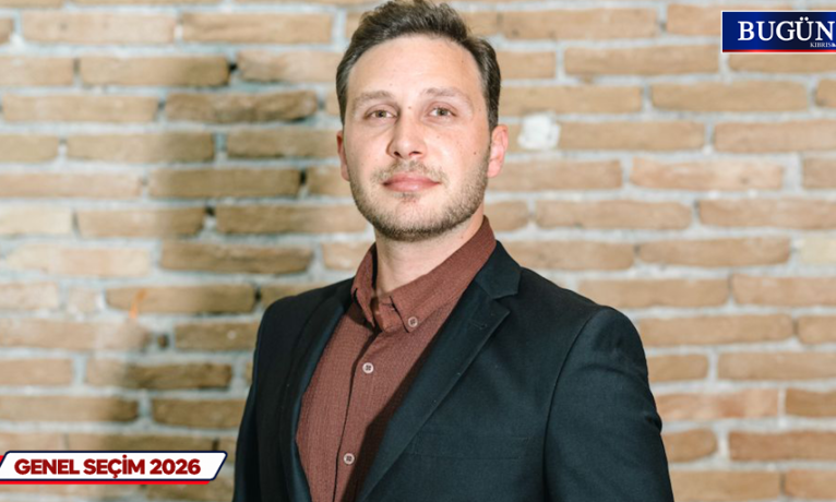 Atakan Bayraktaroğlu: “Meclis’in gençleşmesi, sistemin değişmesi gerekiyor”