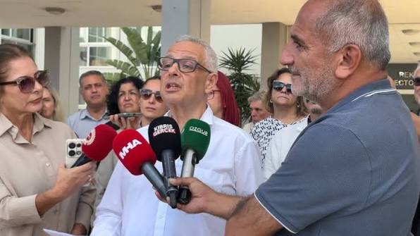 DAÜ-SEN Rektörlük önünde eylem yaptı: “Hukuka uyun, keyfi kararlardan vazgeçin”