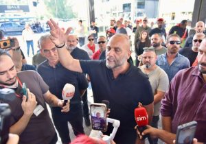 Üstel 50 ‘büyük projeyi’ açıklarken emekçiler otel önündeydi: “Başbakan dışarı!”