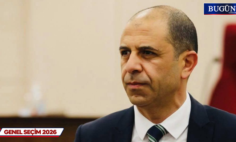 Özersay’dan gazetecilere saldırıya tepki: “Siyasiler mahkeme kararlarına saygı duymalı”