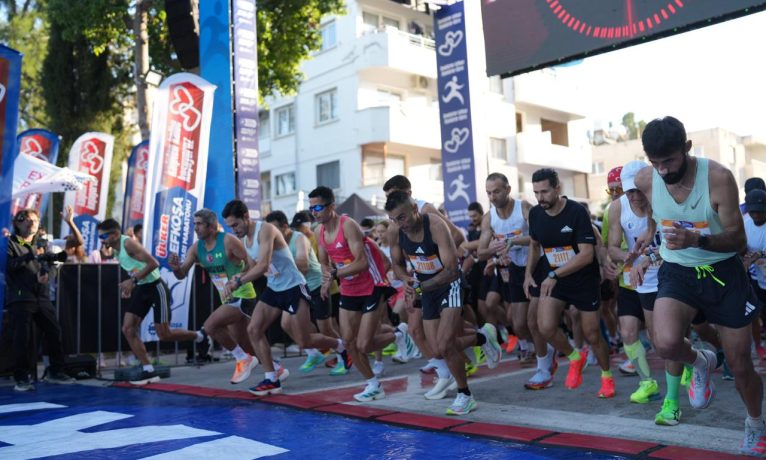 Lefkoşa Yarı Maratonu’nda 10 kilometre koşusuna 443 sporcu katıldı